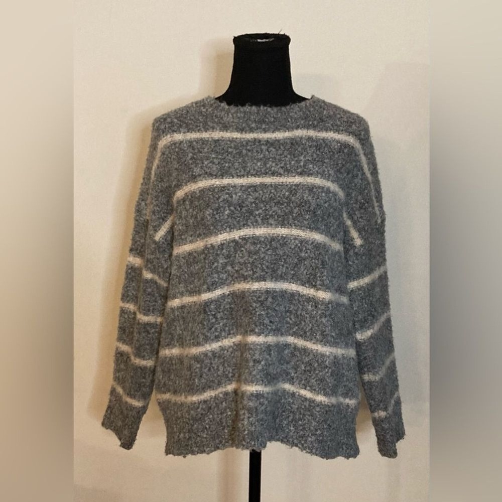 Dreamers by Debut Grey White Striped Boucle Knit Sweater C9849 Womens SM - Picture 2 of 8
